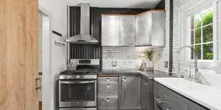 3712 VALLEY Drive Gallery 1