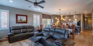 Beautiful 5 Bedroom Home- One Level and Private Pool Gallery 10