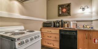 543 College Street Gallery 12