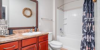 Overlook at Stone Oak Park Apartments Gallery 15