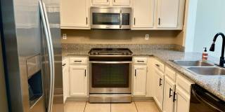Spacious 3 Bedroom, 2 Bath Home Close to Restaurants & Shopping Centers Gallery 6