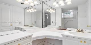 1700 NE 191st St Gallery 22