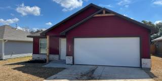 Bryan -3 bedroom / 2 bath / 2 car garage / Large fenced in back yard. Gallery 3