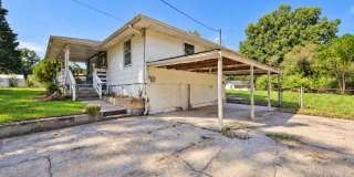 Charming 3BR/1BA Cottage with Spacious Yard Gallery 1