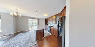 Beautifully maintained 2Bed/2Bath Condo - Great Location Gallery 8