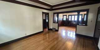 514 E Howard St Gallery 4