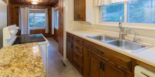 Spacious 4BR Bungalow: Historic Old Southwest w/ Screened Porch & Car Port Gallery 21