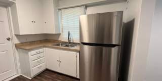Adorable 2 bedroom 1 bathroom home with a garage! Gallery 11