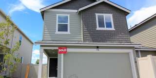 4 Bedroom, 2.5 Bath Home in Kennewick Gallery 1