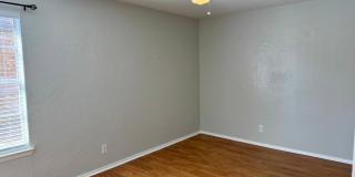 Lovely home in Expressway Village offering 3 bedrooms and a Jack & Jill bathroom. Gallery 16