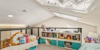 2+ Bed 2.5 Bath East Madison Townhouse Gallery 15