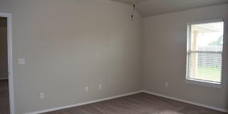 Very Nice 4 Bedroom 2 Bath Home in Yukon Schools Gallery 8