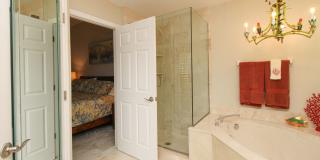 ** THE VINEYARDS SEASONAL ** 2 BED PLUS A DEN\2 BATH 2ND FLOOR COACH HOME READY FOR YOU ** VACATION READY HOME ** Gallery 51