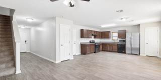 1748 N LOGAN Lane Gallery 10