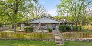 Charming 3BR 2 bath House in Granbury Gallery 1