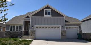 Spacious and Bright 5 Bed 3.5 Bath in Riverton!! Gallery 1