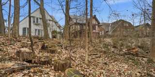 Private House on iuka ave Ravine – Central Campus – Newly Renovated - Flexible Pricing Gallery 6