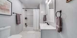 811 W Kings Gallery 12