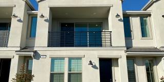 Gorgeous 3/2 Town Home in Clovis with Solar! Gallery 1