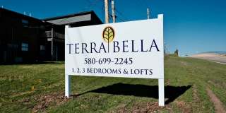 Beautiful 3 bedroom, 2.5 bath Townhome Gallery 23