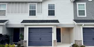 Stylish & Spacious Townhome - 3 Bedroom 2.5 Bath Gallery 1