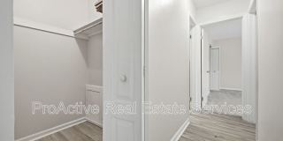 1006 Barclay Square Gallery 10