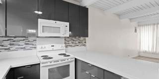 Renovated Tropic Gardens Town House for rent! Gallery 1
