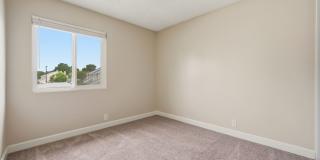 Spacious Two Story Townhome in Woodbridge Gallery 12