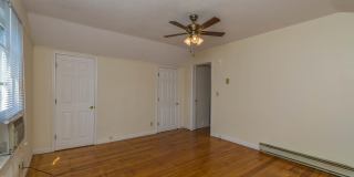113 E 15th - 4 Bed/2 Bath - Updated kitchen and bath! Gallery 14