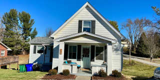 Charming 2 Bedroom With Large Yard In Christiansburg Gallery 1