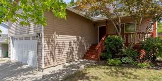 FOR RENT: MRS. CLEAN LIVED HERE! LOVELY HILLSBORO HOME AVAILABLE NOW! 4 BED, 2.5 BATH, 2 CAR GAR, FENCED Gallery 1