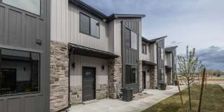 MODERN 3 BED 2.5 BATH END UNIT TOWNHOME WITH 2 CAR GARAGE IN AMMON Gallery 1