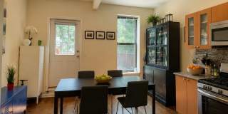 382 6th Street Gallery 8