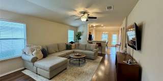 Room in 3 Bedroom Home at Nottingham Loop Gallery 25