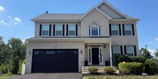 Beautiful, spacious colonial available for rent July 31st! Gallery 1