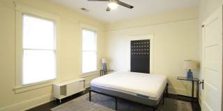 834 East University Avenue - House Gallery 12