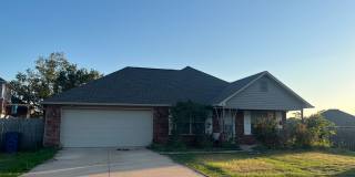 4 Bedroom, 2 Bath Home Quiet Cul-De-Sac Gallery 1