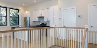 Renovated, Modern Split-Level Apartment – 2 Bed | 1.5 Bath | 1,088 Sq Ft Gallery 5