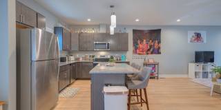 Spacious 4-Bedroom, 3-Story Townhome for Students - FURNISHED Gallery 10