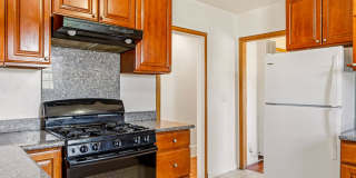 Spacious 3-Bedroom House in Oakland's Meadow Brook Gallery 11