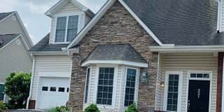 3 Bedroom 3.5 Bath End Unit Townhouse Gallery 1