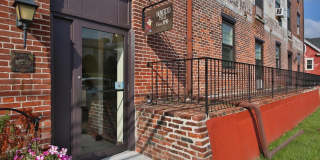 624 E WALNUT Street Gallery 1