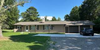 Newly renovated 3 bedroom, 2 bath home in Lenoir City with yard service included! Gallery 1