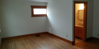 AUGUST RENT FREE!!!  4 Bedroom Duplex in DOWNTOWN IOWA CITY! Gallery 3