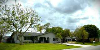 202 SW CRESCENT Avenue Gallery 1