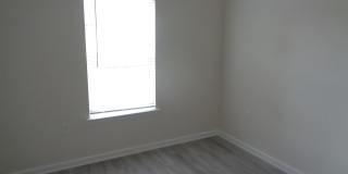 1202 W 11 Street Gallery 36