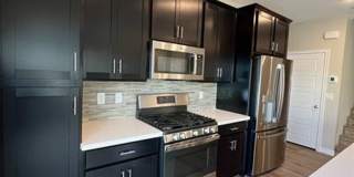 3 Bedroom 2.5 Bathroom Townhome - Pet Friendly. Gallery 9