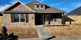 Modern 3‑Bed, 2‑Bath Home with Fenced Yard Gallery 1