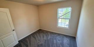 Lovely 3 bedroom/2.5 bath townhome Gallery 15