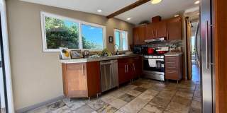 Gorgeous Fully Furnished Ocean Beach Retreat + FLEXIBLE STAY Gallery 9